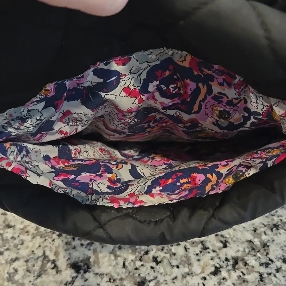 VERA BRADLEY ULTRALIGHT QUILTED HIPSTER CROSSBODY BAG IN BLACK.